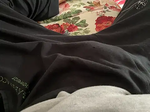 erdestruttor18 online show from February 26, 2026, 7:52 am