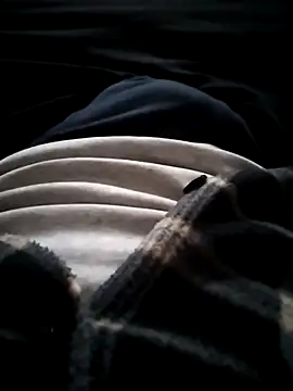 erdestruttor18 online show from December 5, 2025, 12:59 pm