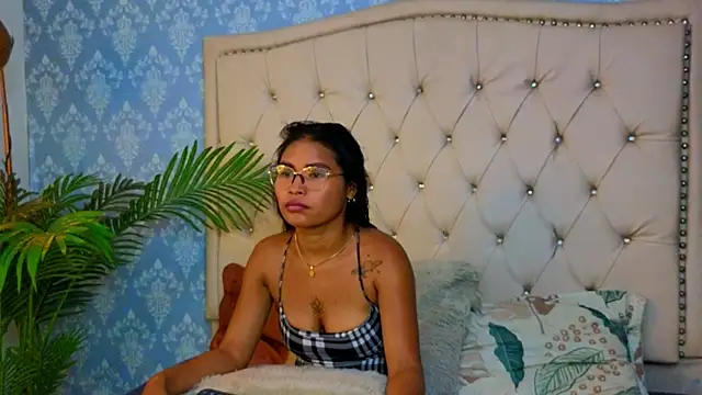 Miaa Collinss online show from December 1, 2025, 8:42 pm