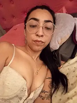 Snapshot of Yani-14 chatting on February 22, 2026, 8:39 am Yani-14 online show from February 22, 2026, 8:39 am