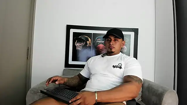 Snapshot of Maxkarther chatting on December 17, 2025, 8:03 pm Maxkarther online show from December 17, 2025, 8:03 pm