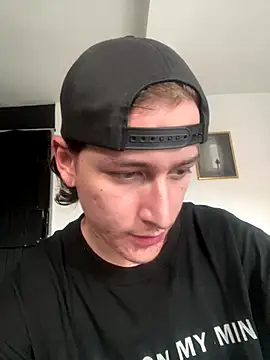 TroyBeckett online show from November 26, 2025, 9:59 pm