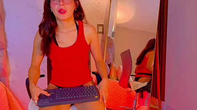 Mia Cullen online show from December 18, 2025, 12:31 pm