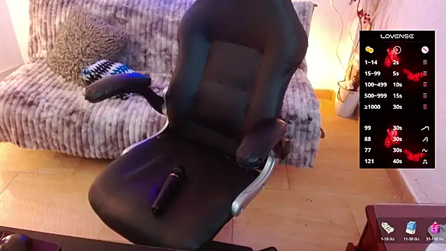 AngelRonson  online show from December 2, 2025, 9:55 am