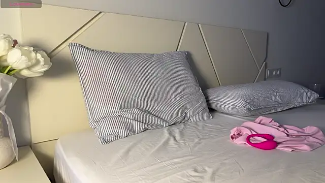 tinyholess online show from February 19, 2026, 2:25 pm