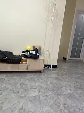 qiqi2000 online show from December 2, 2025, 11:45 am