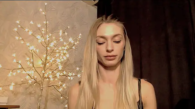 Mel chik online show from December 3, 2025, 11:25 pm