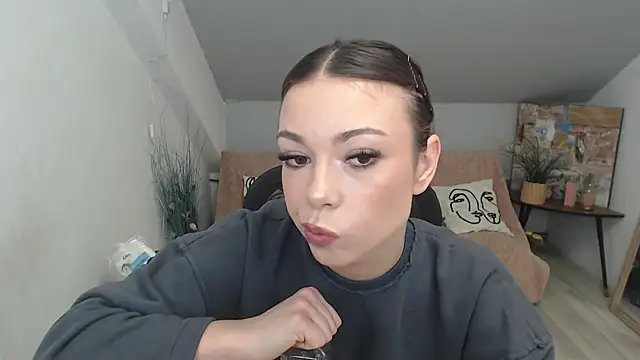 MayaWill online show from December 3, 2025, 12:37 pm