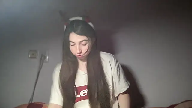 Aphr0ditee online show from January 14, 2026, 4:21 pm