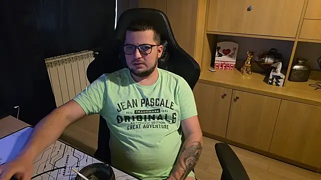 Snapshot of kevinnlovelly chatting on February 9, 2026, 7:39 am kevinnlovelly online show from February 9, 2026, 7:39 am