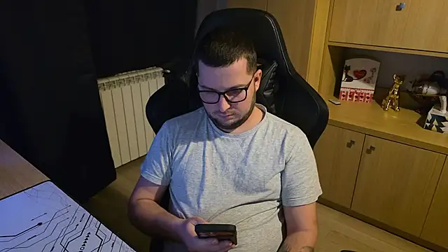 Snapshot of kevinnlovelly chatting on February 5, 2026, 2:18 am kevinnlovelly online show from February 5, 2026, 2:18 am