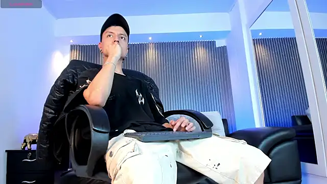 Bastthianxxx online show from December 17, 2025, 7:30 pm