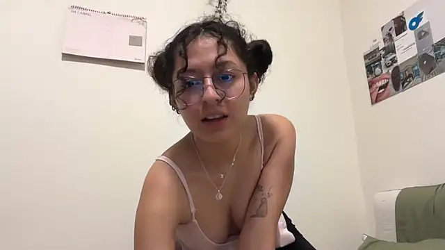 Alicatcua  online show from April 2, 2026, 2:30 am