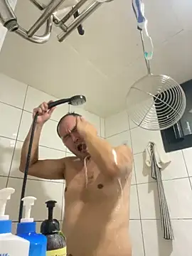 chenweine online show from November 28, 2025, 4:18 pm