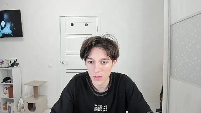 Mickleloveu online show from December 1, 2025, 4:19 pm