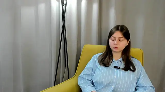 SophiaHalligan online show from November 28, 2025, 8:14 am