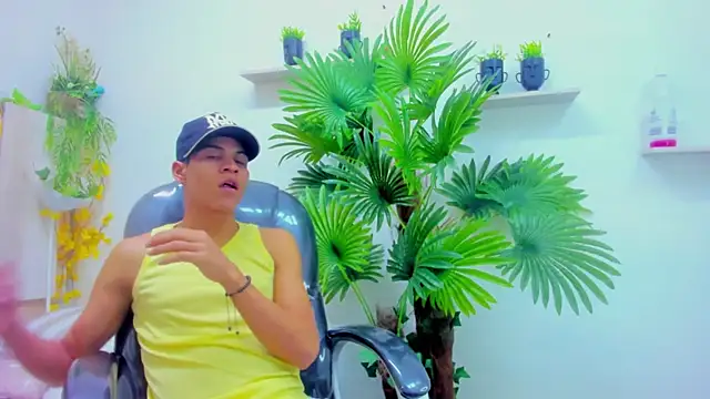 MorochoHott online show from November 27, 2025, 10:32 pm