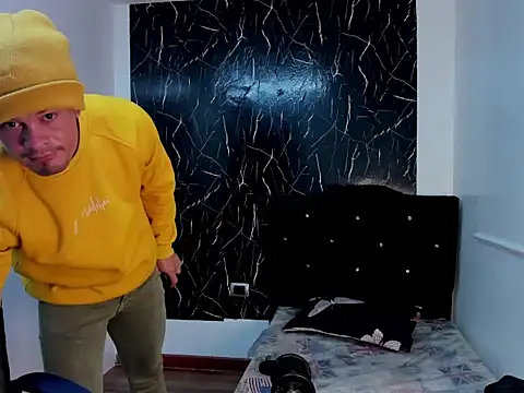 Snapshot of Milo_latino chatting on December 3, 2025, 1:39 am Milo latino online show from December 3, 2025, 1:39 am