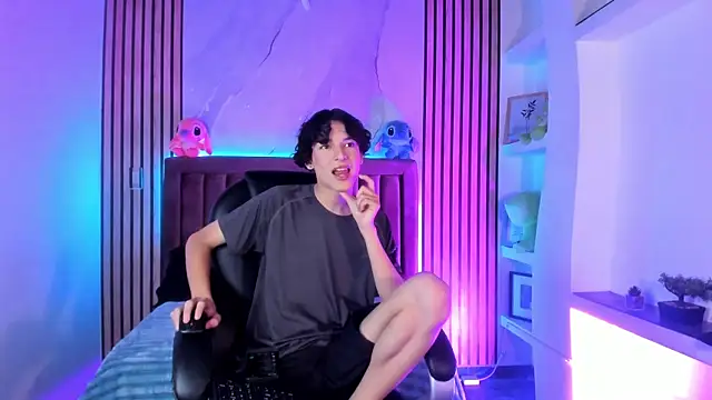 SthepanodiMonaco online show from April 11, 2026, 3:25 am