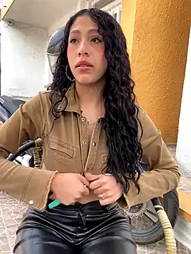 MiaScott Pink online show from January 5, 2026, 5:27 pm