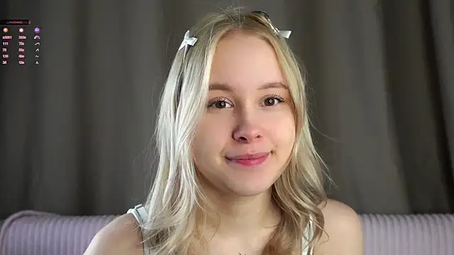 AunclreaVache online show from April 12, 2026, 3:10 am