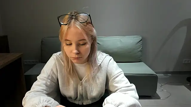 Snapshot of AunclreaVache chatting on November 29, 2025, 10:15 am AunclreaVache online show from November 29, 2025, 10:15 am