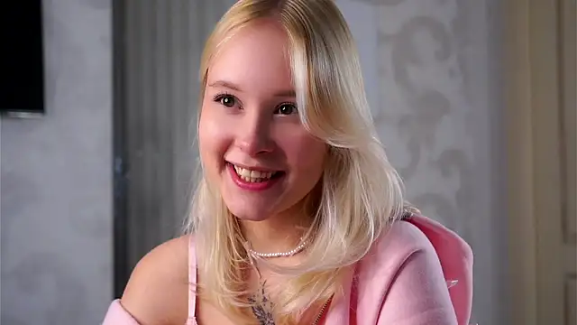 AunclreaVache online show from February 19, 2026, 3:47 am