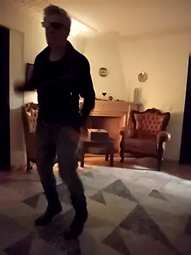 Snapshot of CasalGarcia69 chatting on November 29, 2025, 4:45 am CasalGarcia69 online show from November 29, 2025, 4:45 am