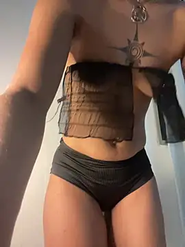 Snapshot of Lillith_Bloom chatting on July 5, 2026, 11:22 pm Lillith Bloom online show from July 5, 2026, 11:22 pm