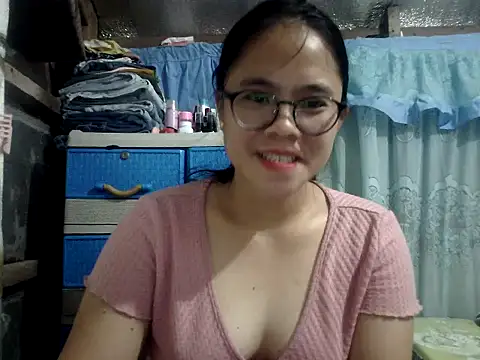 Snapshot of xxdreamgirl69 chatting on May 6, 2026, 10:19 am xxdreamgirl69 online show from May 6, 2026, 10:19 am