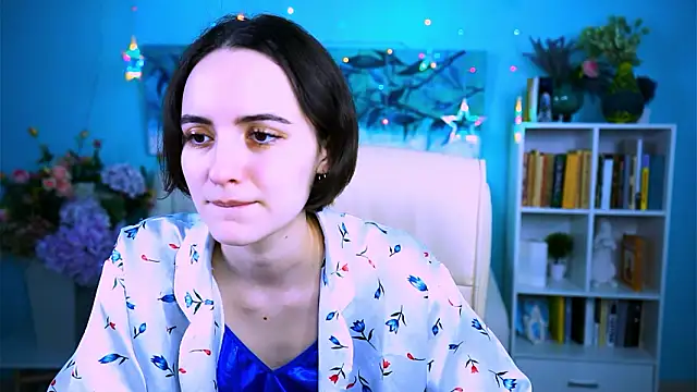 KateWillows online show from February 12, 2026, 4:12 am