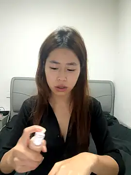 xiaohui660 online show from December 1, 2025, 8:04 am