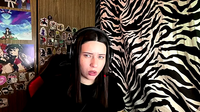 AngeliqueSulima online show from December 2, 2025, 1:13 pm