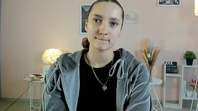 ShelieThetford online show from December 5, 2025, 10:14 am