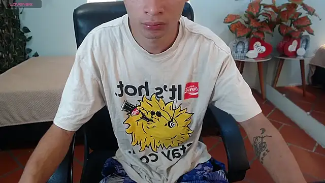 LucassSmith11 online show from December 1, 2025, 1:23 pm