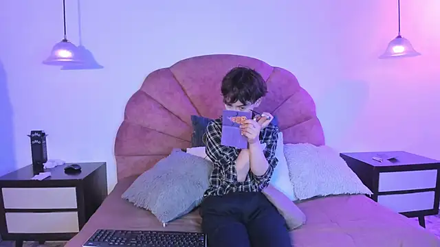 Brenda Tina online show from January 15, 2026, 8:01 pm