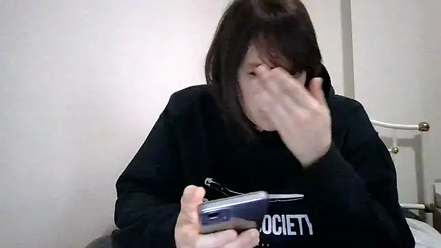 mala93ts online show from December 1, 2025, 9:32 am