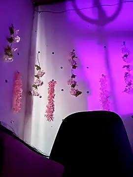 Emy cutee online show from March 28, 2026, 1:12 pm