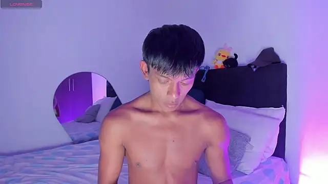 santinaughty online show from April 6, 2026, 3:02 am