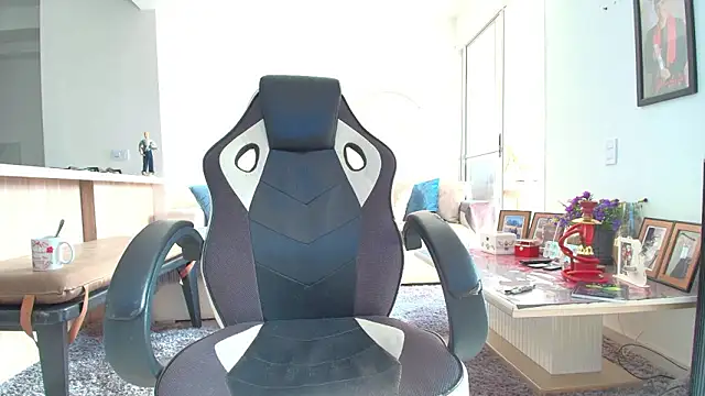 liorvante online show from February 17, 2026, 2:47 pm