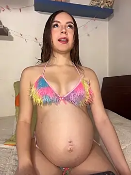 Snapshot of little_valen chatting on February 24, 2026, 1:17 am little valen online show from February 24, 2026, 1:17 am