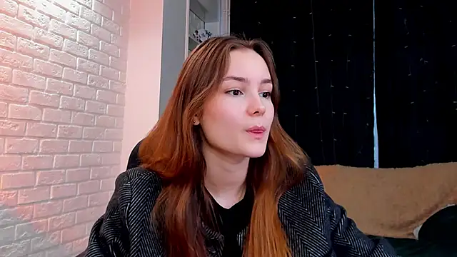 LouiseFlower  online show from December 2, 2025, 7:10 am