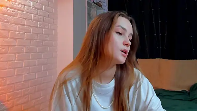 LouiseFlower  online show from November 30, 2025, 7:09 am