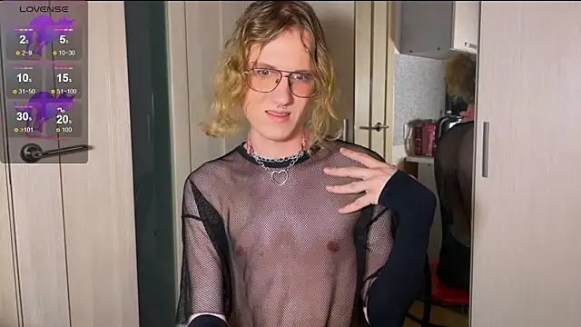 Snapshot of Avery_adam chatting on February 17, 2026, 10:40 pm Avery adam online show from February 17, 2026, 10:40 pm