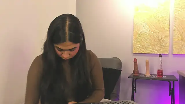 Mylarossi online show from December 3, 2025, 12:37 pm