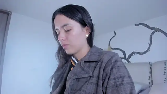 Cherrybombs  online show from December 5, 2025, 12:04 pm