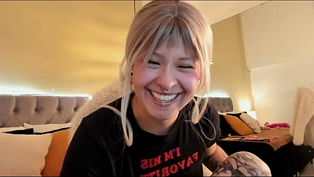 Saskia Vellour online show from December 20, 2025, 6:44 pm