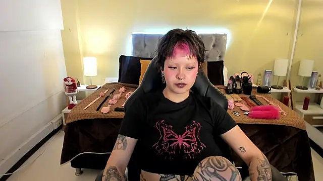 Saskia Vellour online show from December 2, 2025, 7:37 pm