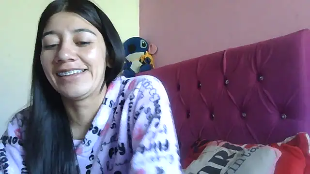 Snapshot of TaylorLove- chatting on December 15, 2025, 12:55 pm TaylorLove- online show from December 15, 2025, 12:55 pm