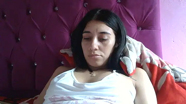 Snapshot of TaylorLove- chatting on December 19, 2025, 9:06 pm TaylorLove- online show from December 19, 2025, 9:06 pm